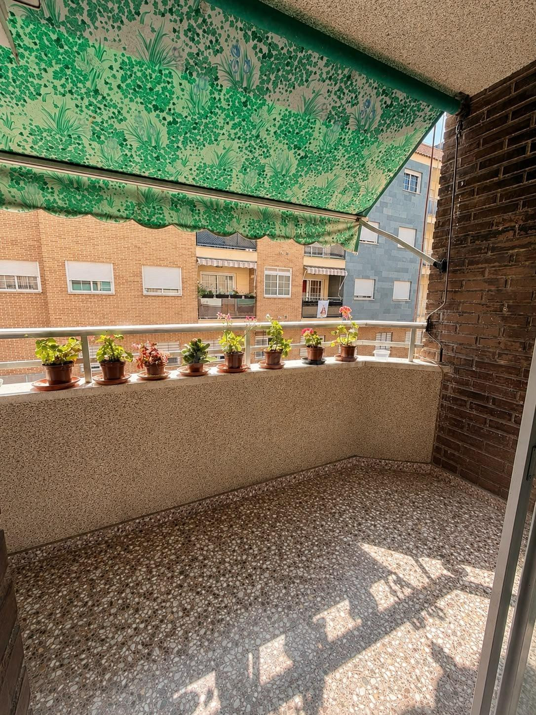 Amplia vivienda de 4 dormitorios con garaje en Patiño (Murci - foto 3