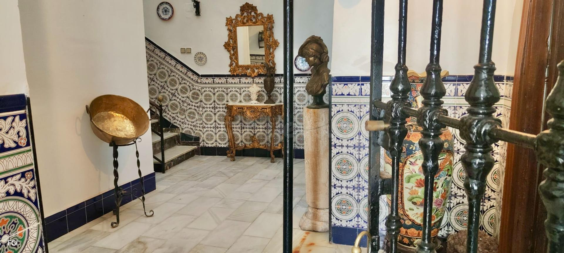 Prime Investment Opportunity | Corner Building with Terrace, - foto 3