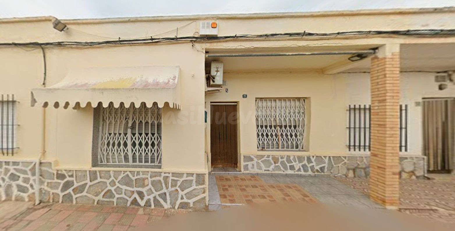 VENTA CASA EN BALSICAS CON INQUILINOS.