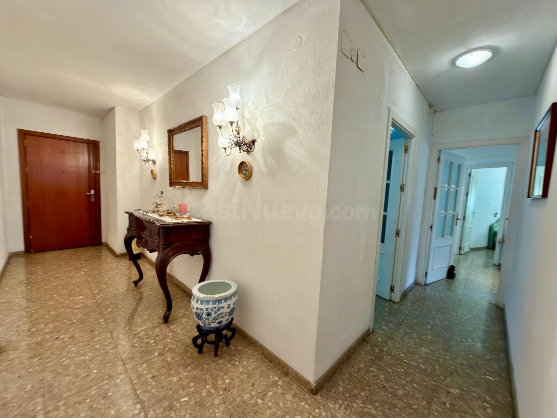 AMPLIO PISO FAMILIAR EN EL CENTRO DE CÓRDOBA CON TERRAZA, GA - foto 2