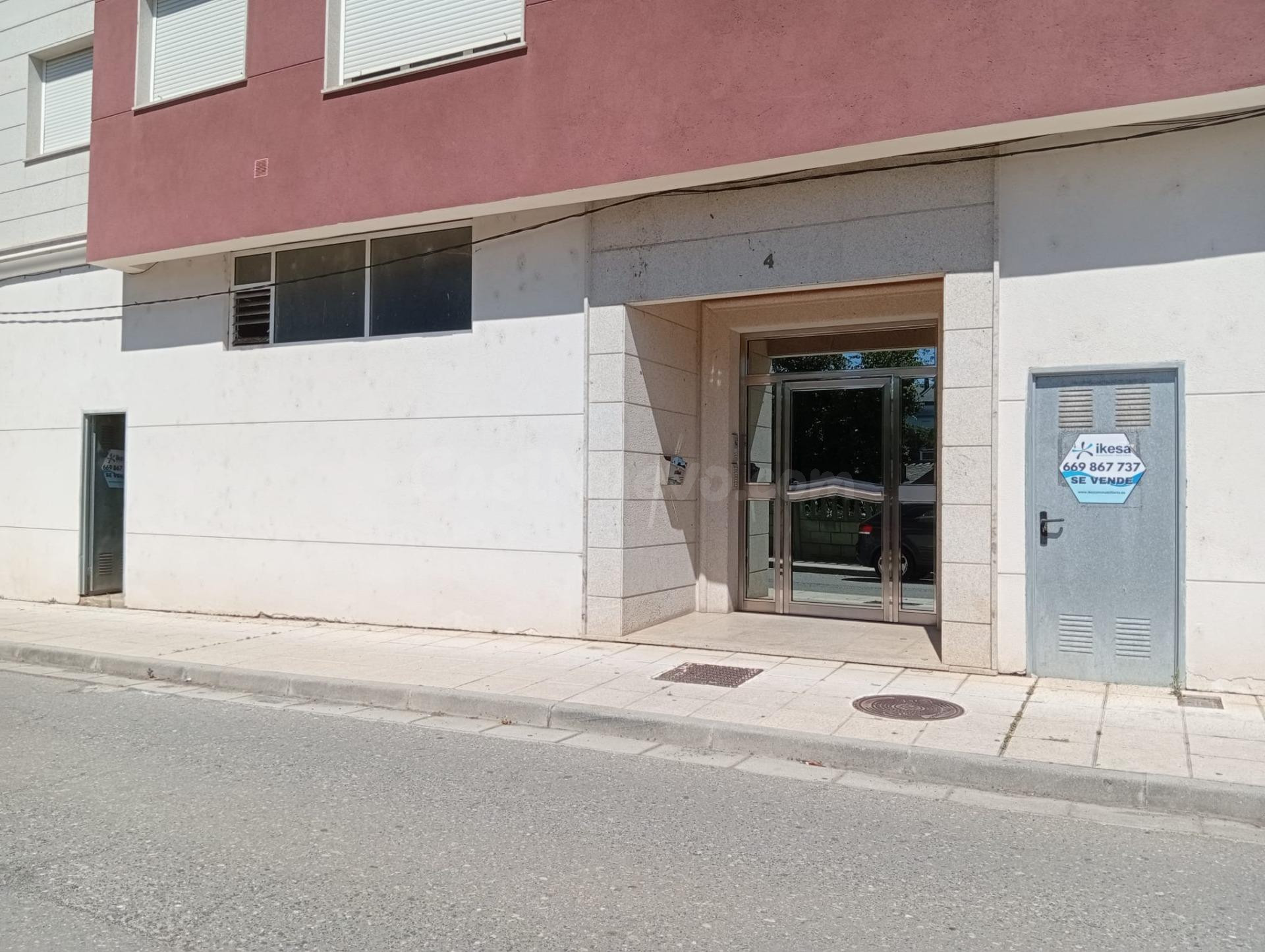 3 locales en la calle O Toxal, Baralla (Lugo)