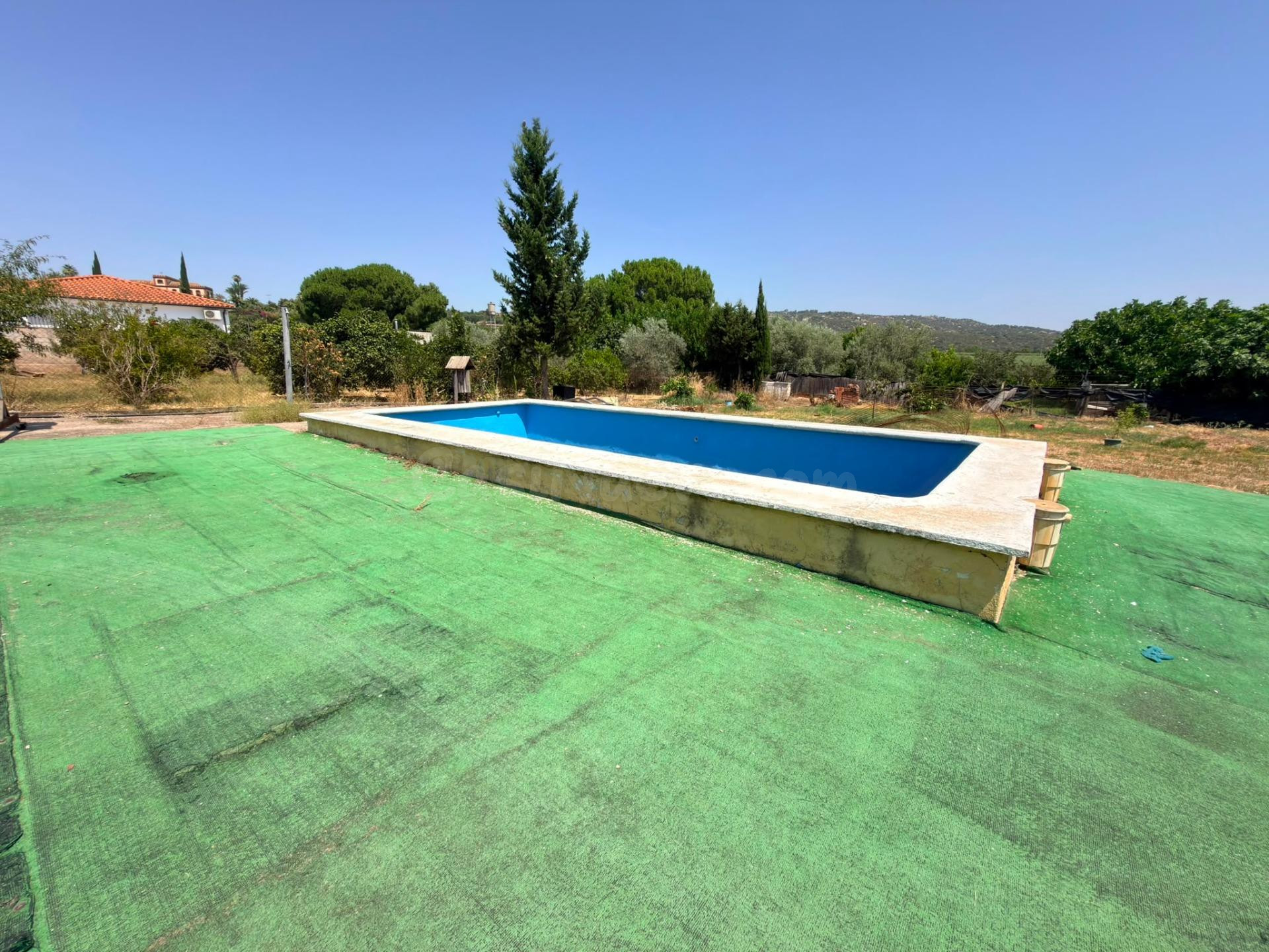 Chalet HIPOTECABLE con piscina y parcela de 1.477 m2 a 20 mi - foto 2