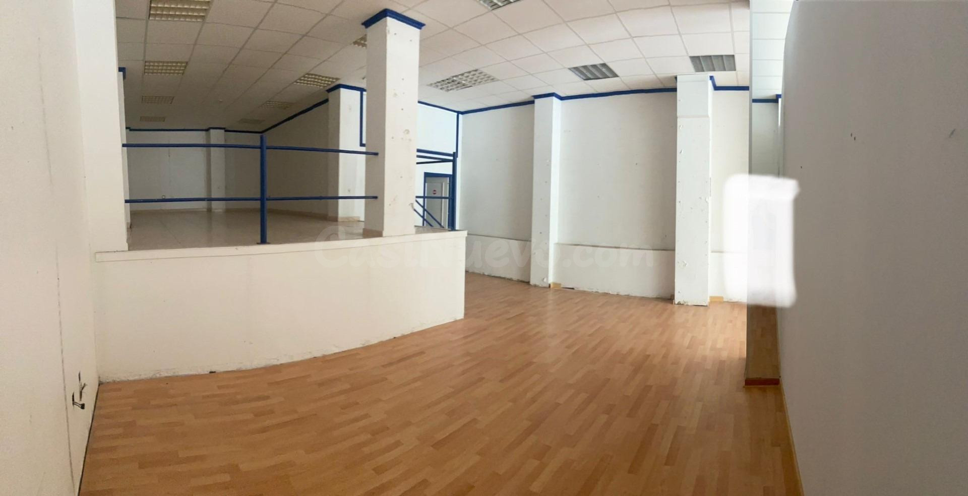 LOCAL COMERCIAL LISTO PARA MONTAR TU NEGOCIO EN EL CENTRO - foto 2