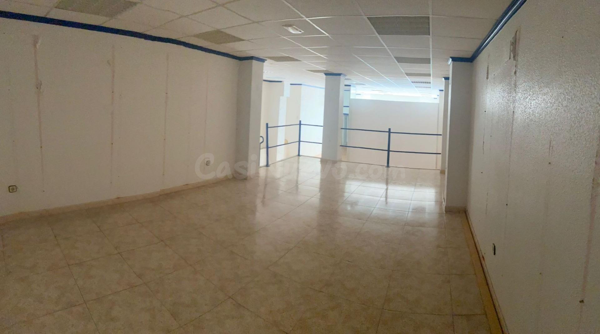 LOCAL COMERCIAL LISTO PARA MONTAR TU NEGOCIO EN EL CENTRO - foto 3