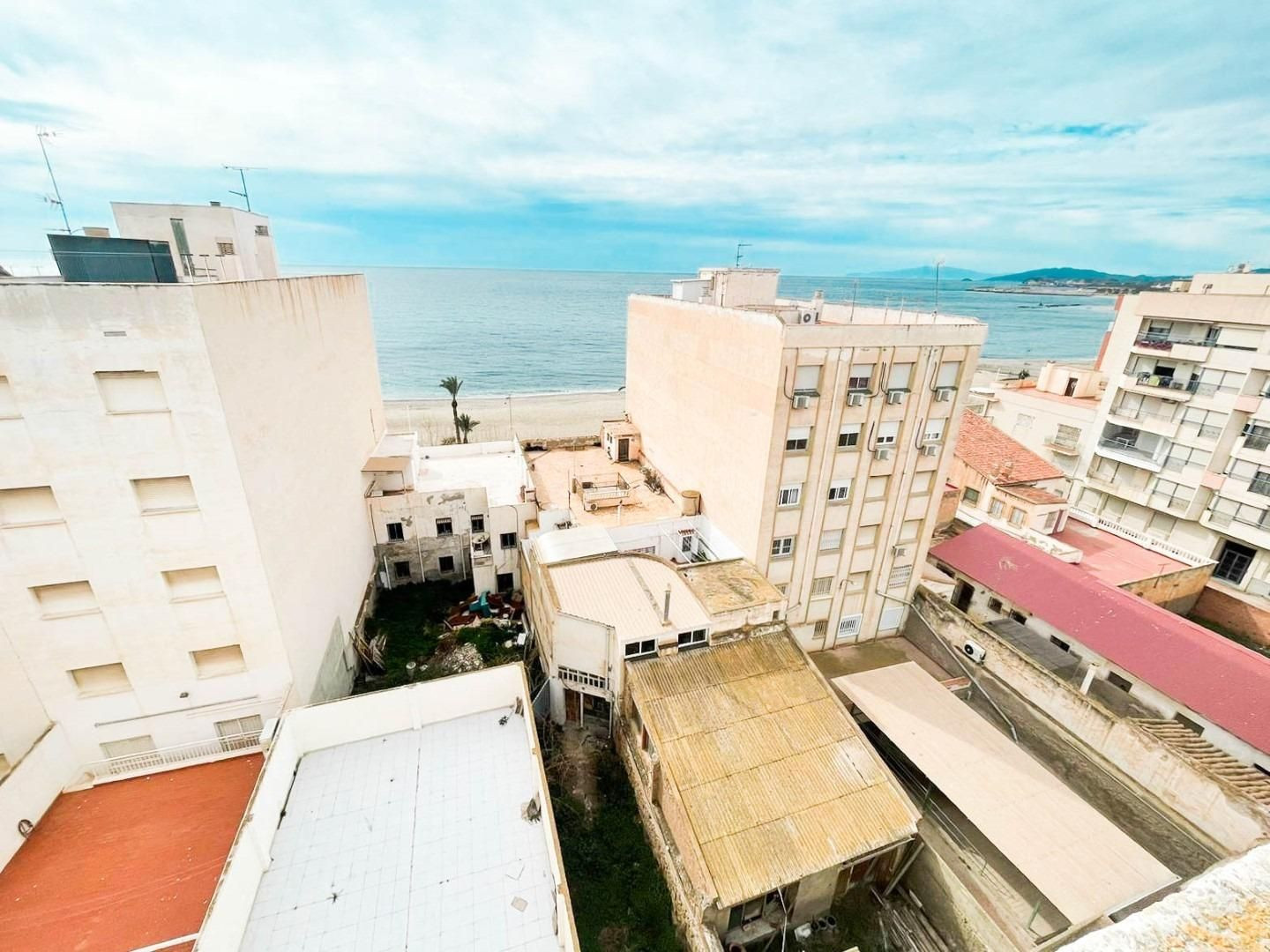 EDIFICIO A LA VENTA EN ÁGUILAS - foto 2