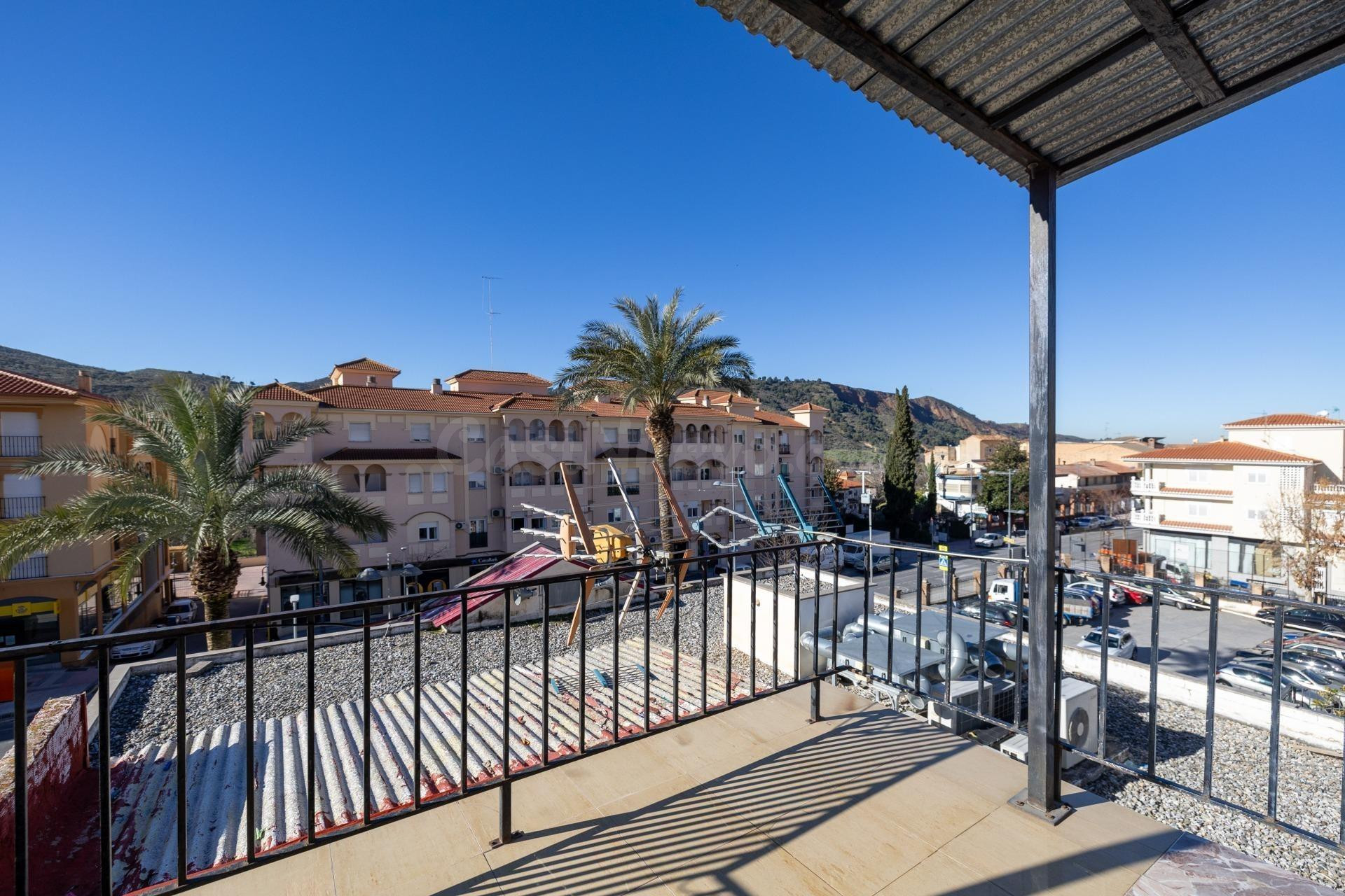 Amplia vivienda con luz y terraza en Cenes de la Vega