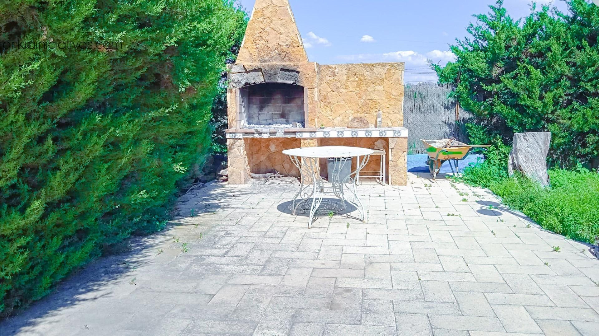 CASA CON 28.000M2 DE TERRENO
