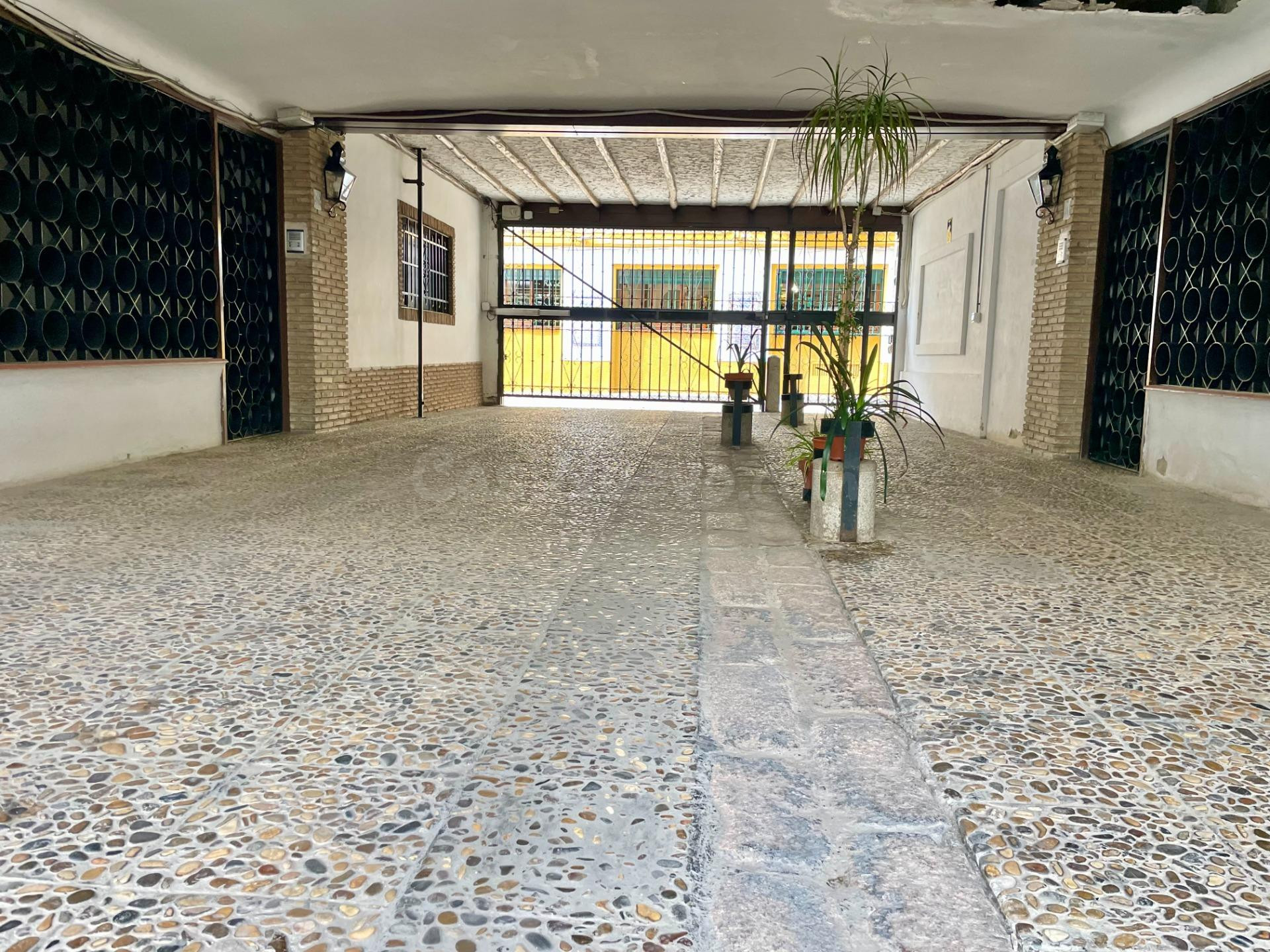 Vivienda de 3 dormitorios con garaje en plena Judería de Cór - foto 2