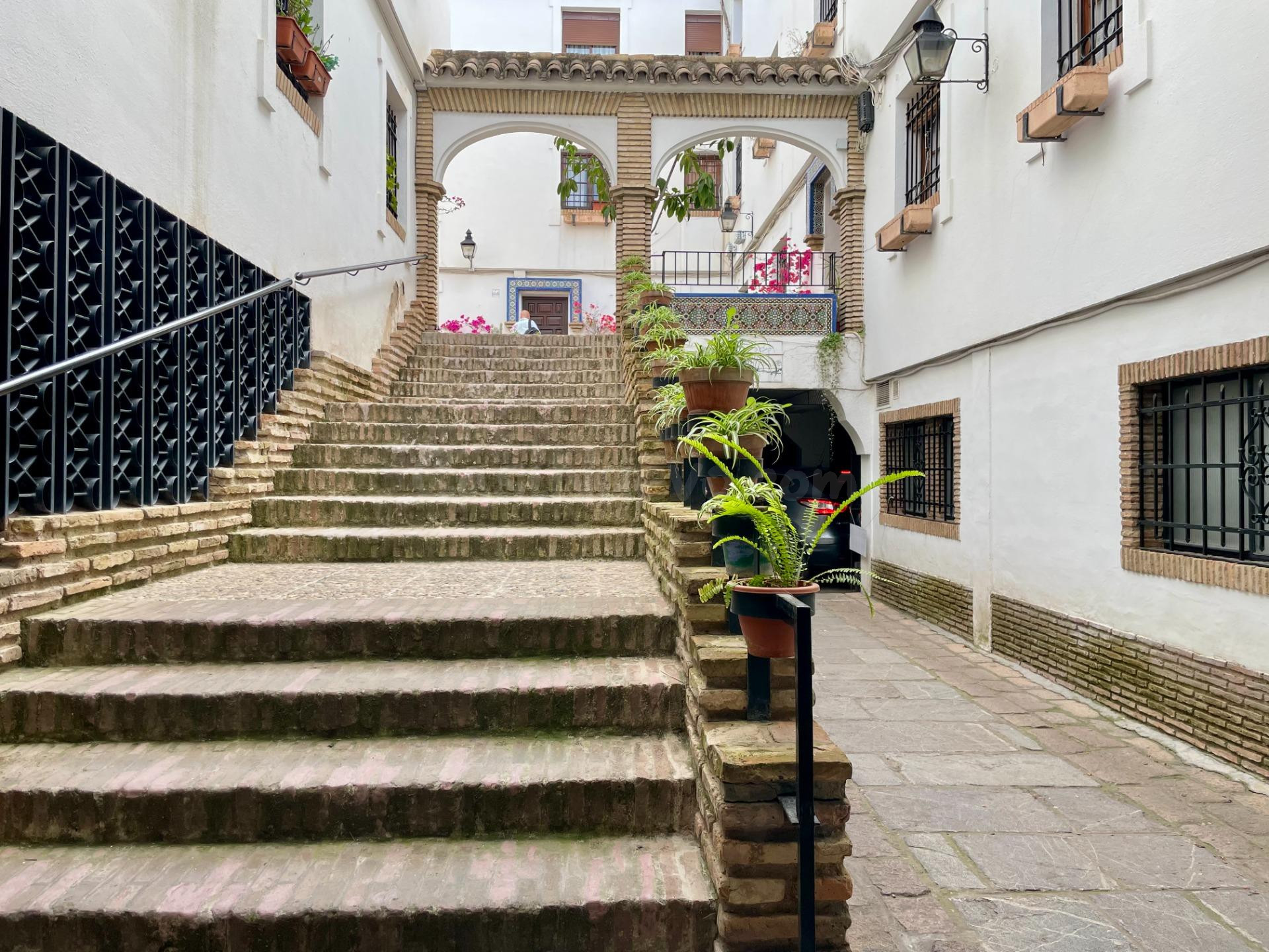 Vivienda de 3 dormitorios con garaje en plena Judería de Cór - foto 3