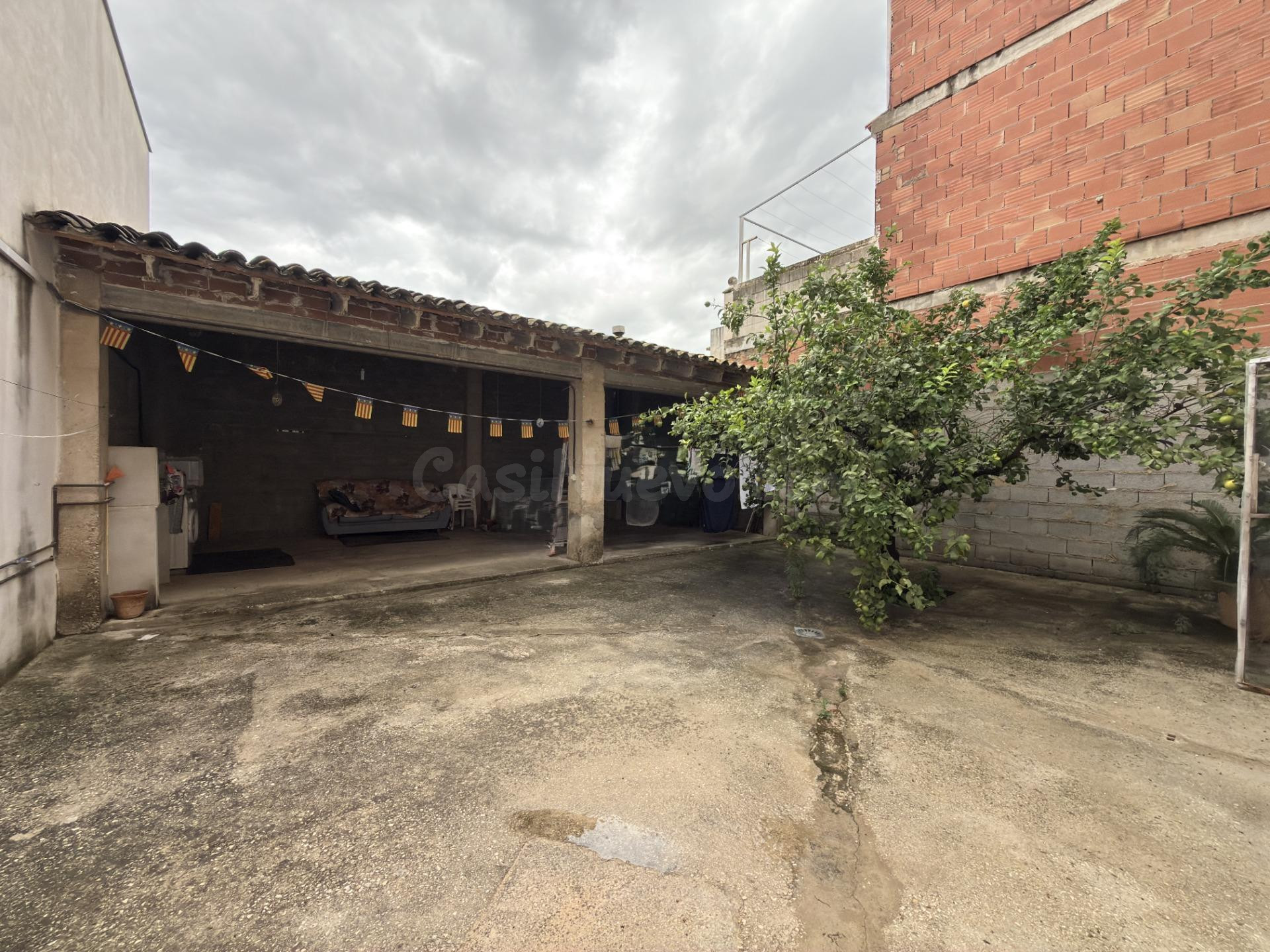 Casa reformada con gran patio y dos plantas diáfanas en Beni