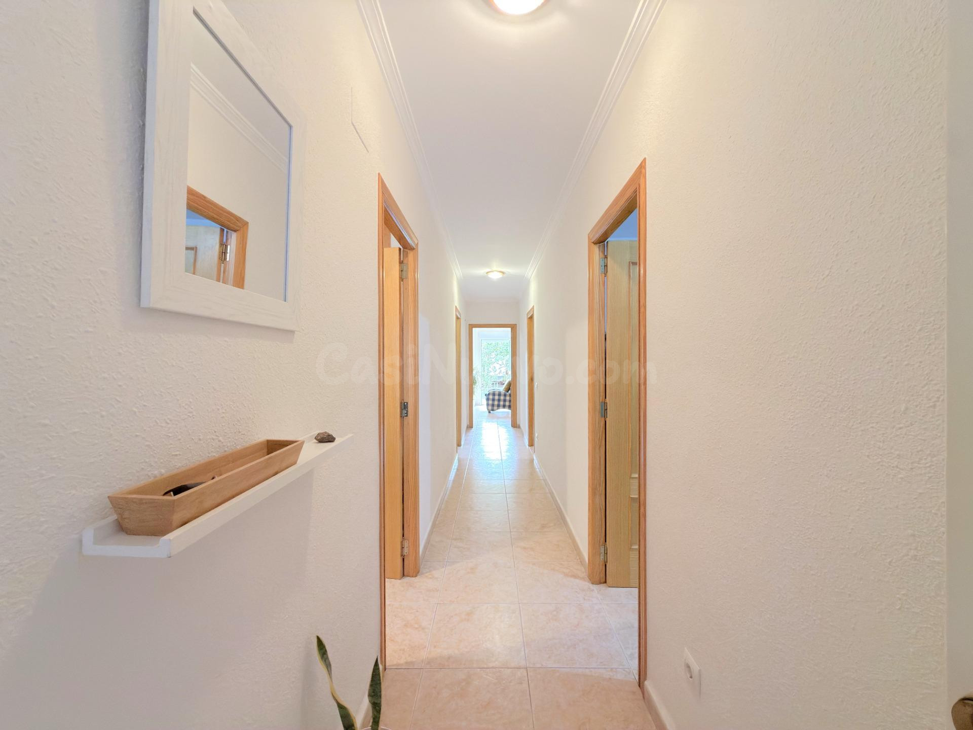 Casa reformada con gran patio y dos plantas diáfanas en Beni - foto 2