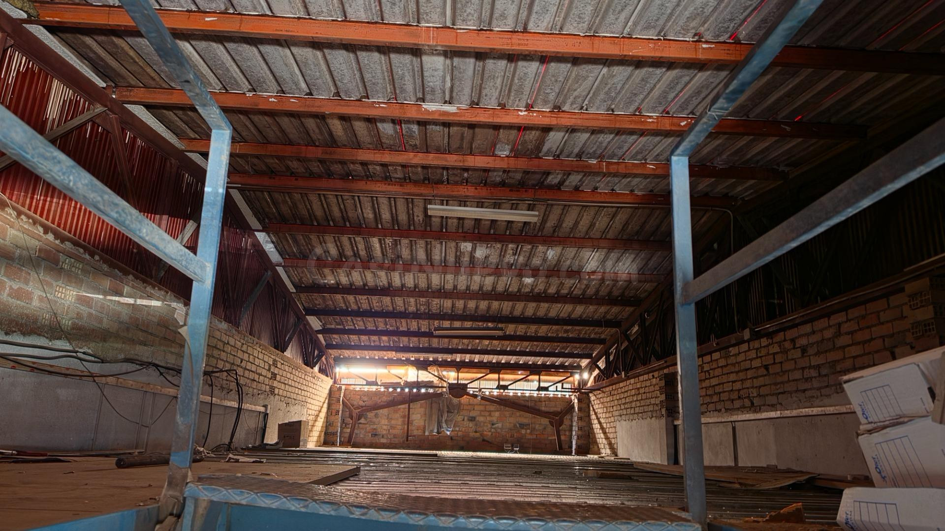 Nave industrial de 200 m2 en cerca de Avenida Ortega y Gasse - foto 4