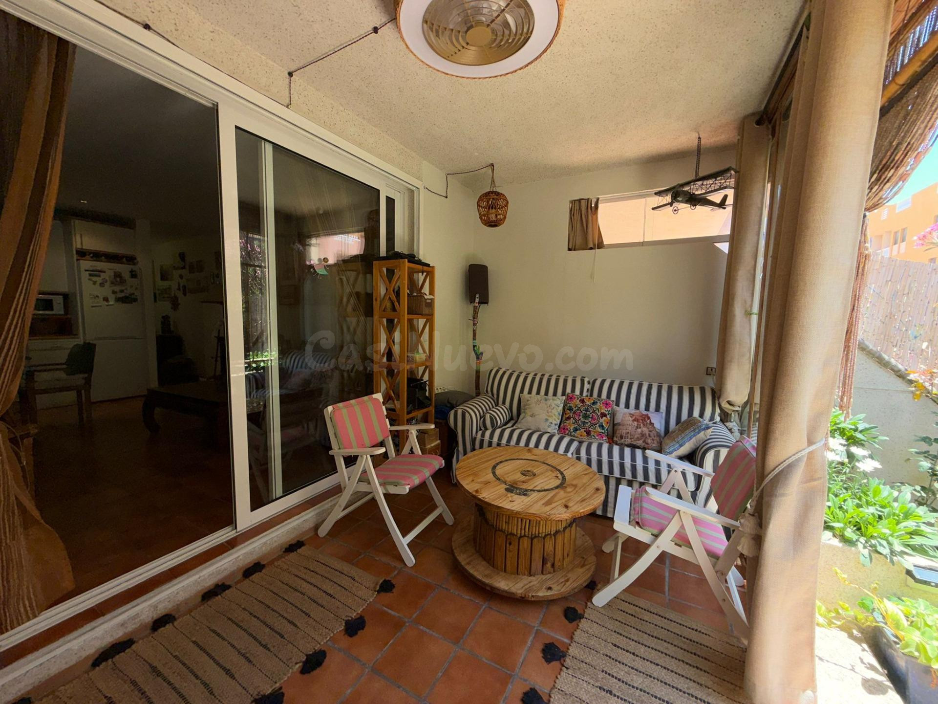 Planta baja con terraza acristalada, barbacoa, piscina y dos - foto 2