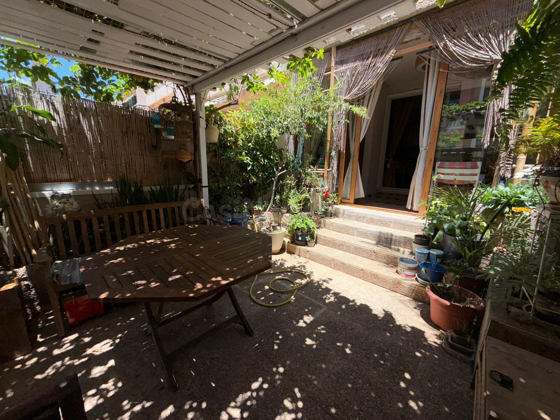 Planta baja con terraza acristalada, barbacoa, piscina y dos - foto 5