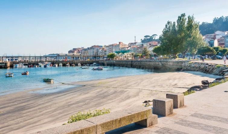 Oportunidad de Inversión en Cangas: Casa para Reformar en Da