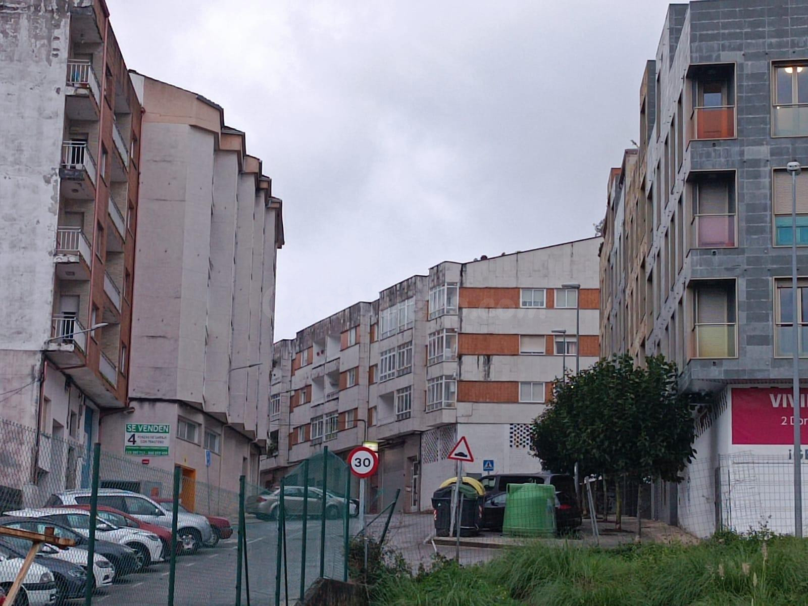 PISO en c. Valiña, POIO