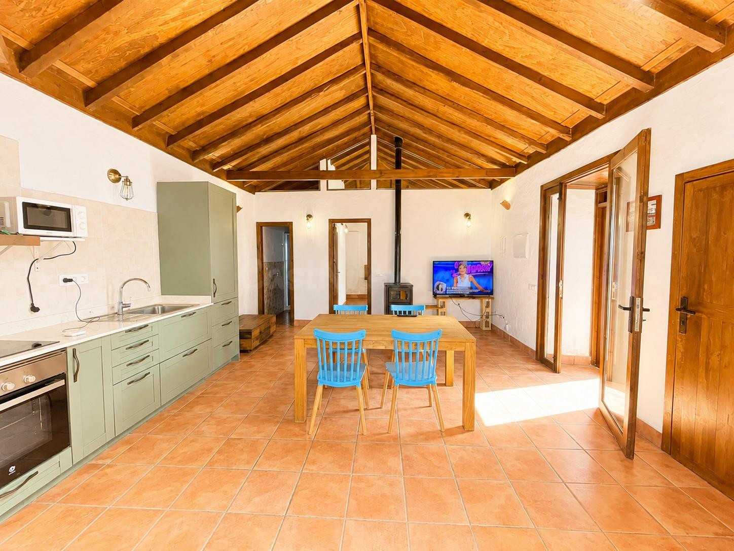 Una joya exclusiva: Casa canaria restaurada con vistas etern