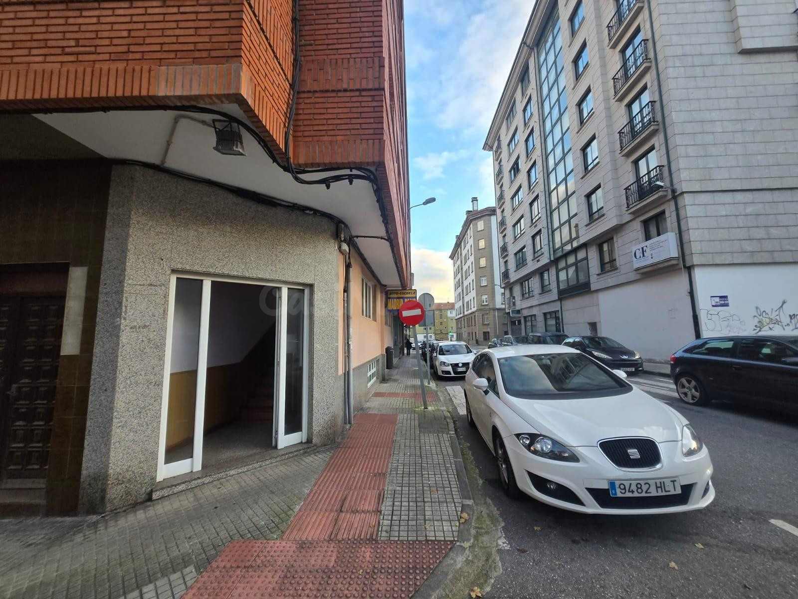 Oportunidad de Inversión: Local Comercial en Plaza de España - foto 2