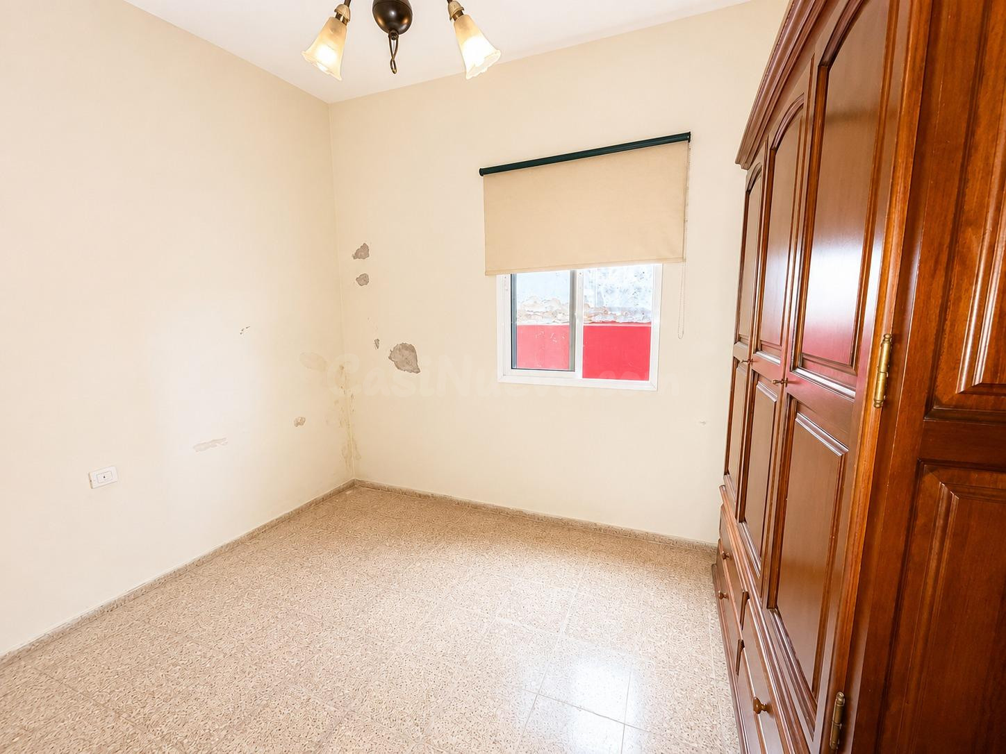 Casa terrera con terreno y acceso directo a la autopista en  - foto 5