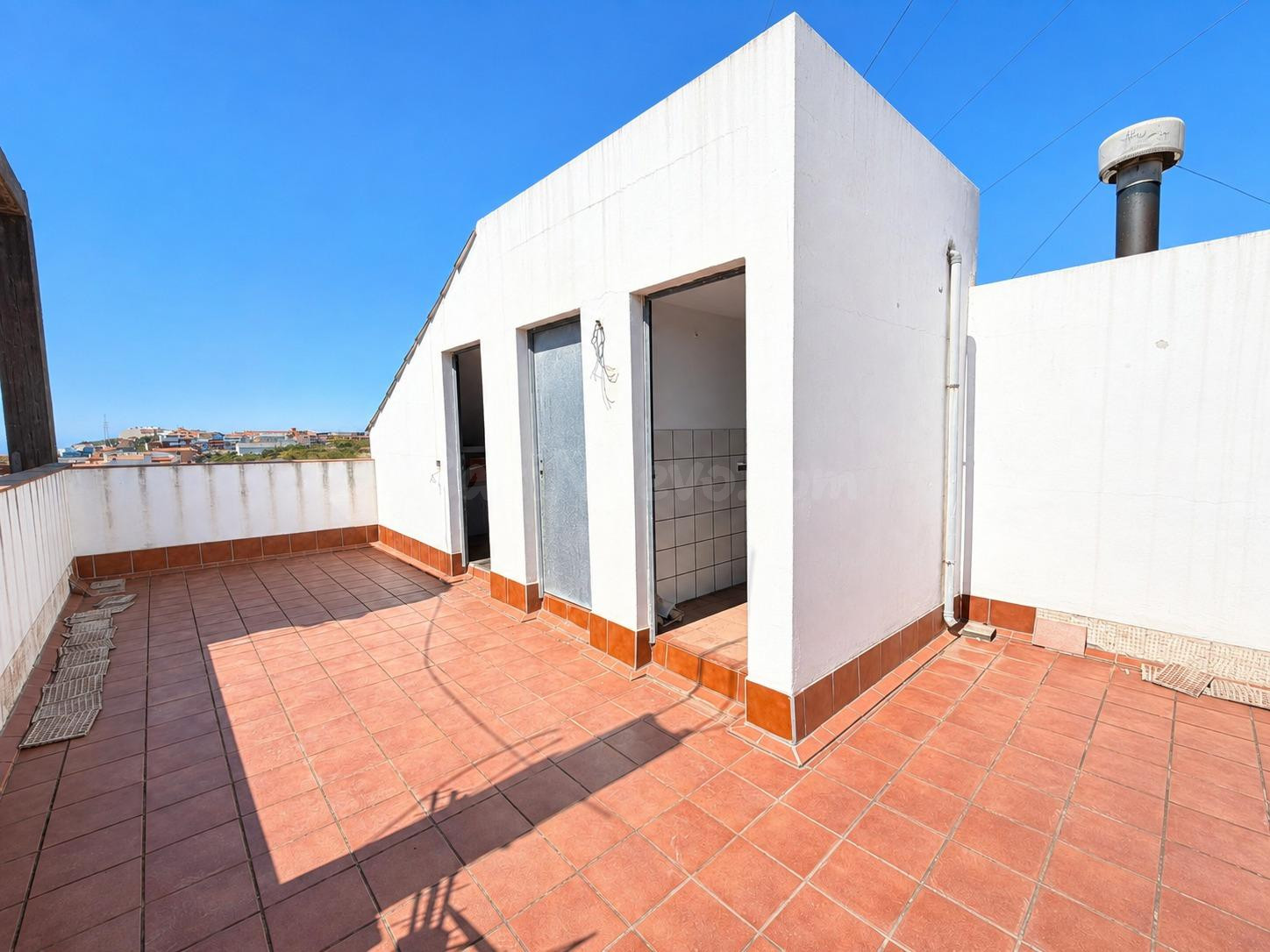 Casa terrera con dos viviendas independientes y posibilidad  - foto 2