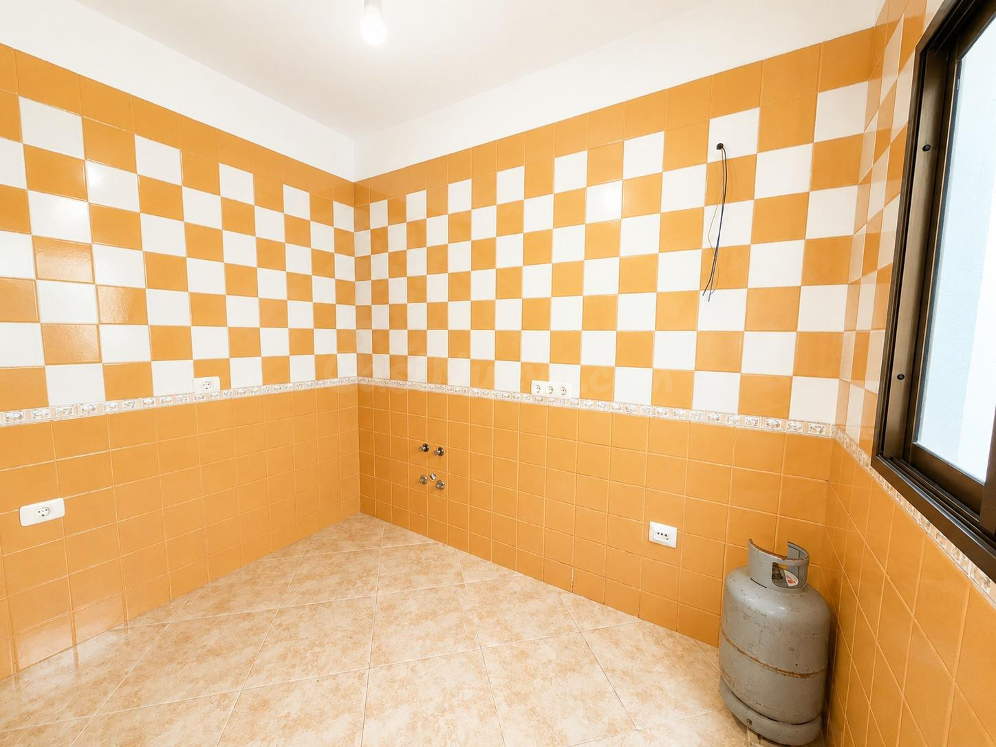 Casa terrera con dos viviendas independientes y posibilidad  - foto 3