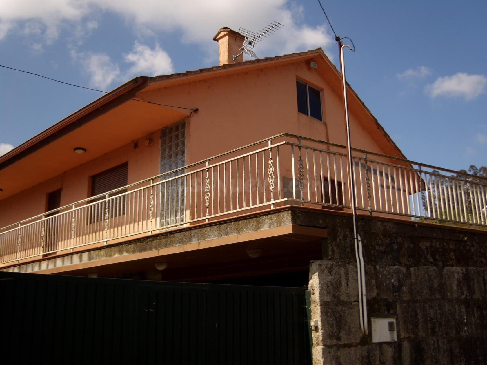 Casa con terreno en Mos SIN POSESION.  No se Puede Visitar. - foto 2