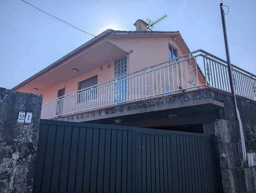 Casa con terreno en Mos SIN POSESION.  No se Puede Visitar. - foto 3