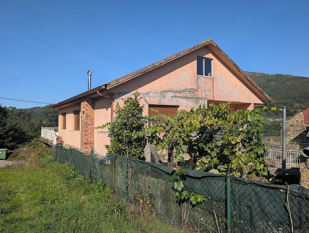 Casa con terreno en Mos SIN POSESION.  No se Puede Visitar. - foto 4