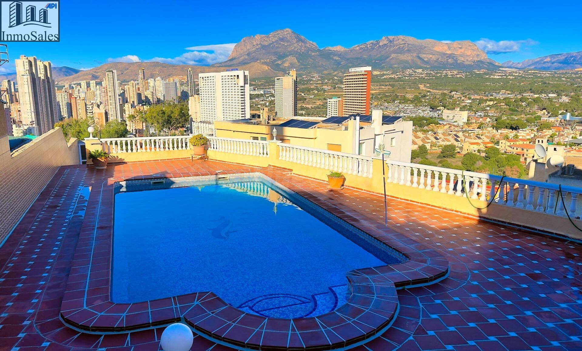Impresionante Chalet en venta con Vista  Panorámicas a Benidorm