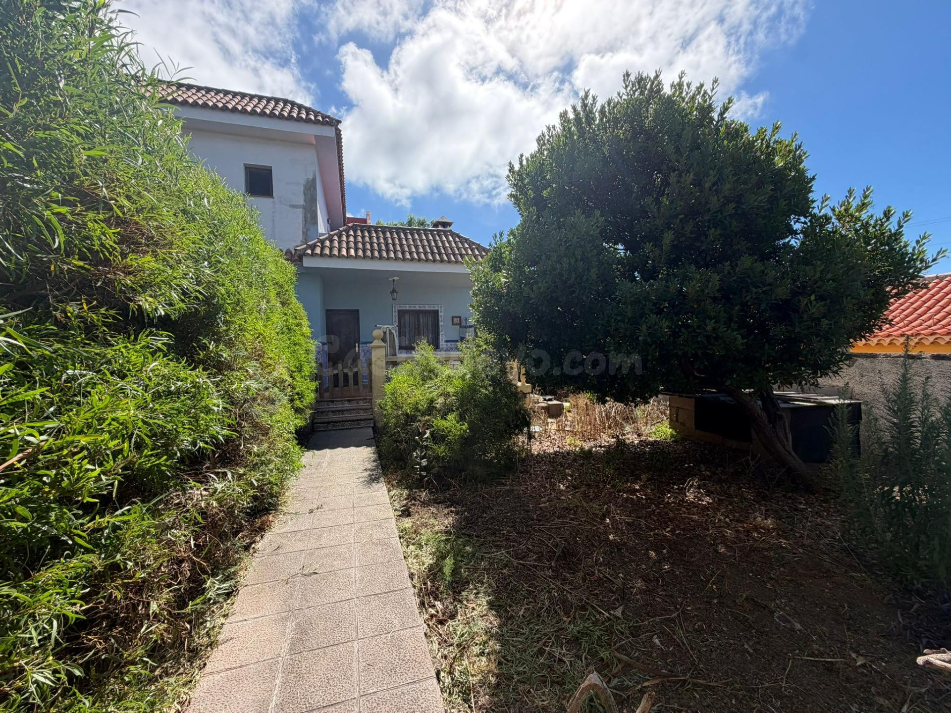 Chalet independiente con gran terreno, piscina y espectacula