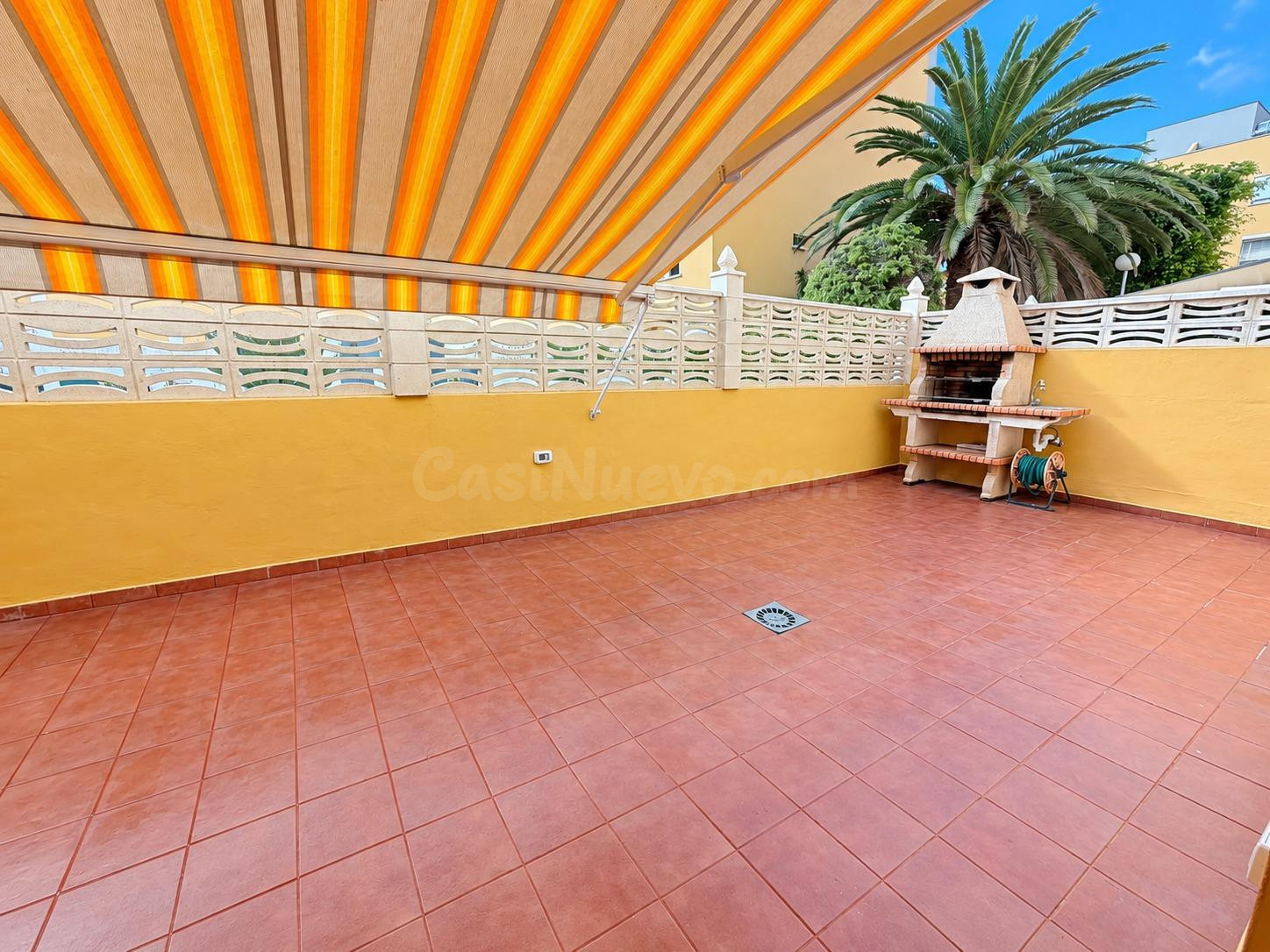 **Dúplex de 3 habitaciones con gran terraza, piscina y aparcamiento privado**