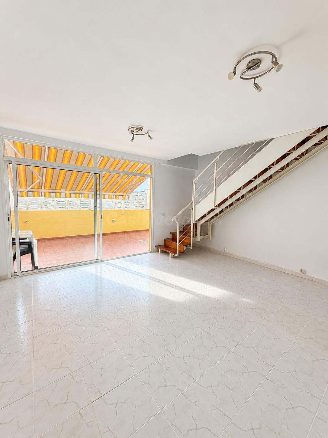 Dúplex de 3 habitaciones con gran terraza, piscina y aparcam - foto 3