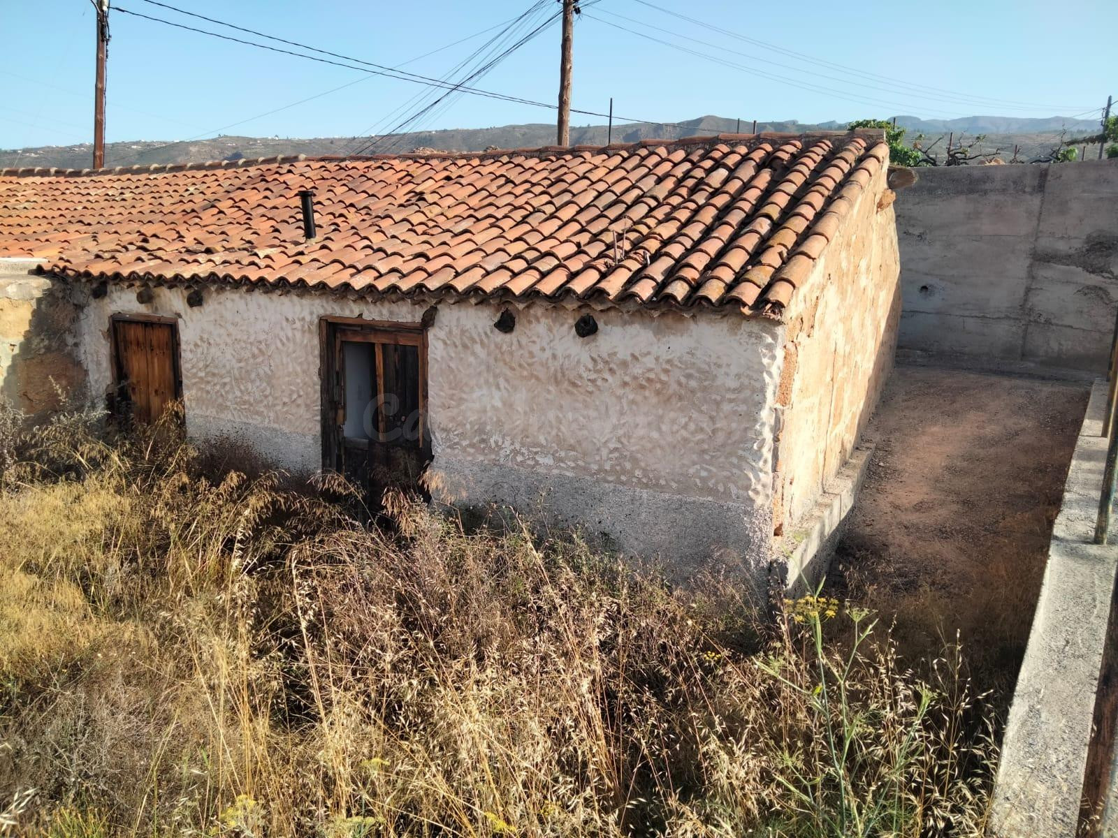 ## Una pequeña joya canaria esperando una nueva vida