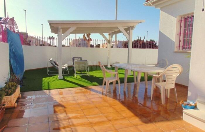 SE VENDE CHALET EN ESQUINA EN TORRE DE LA HORADADA