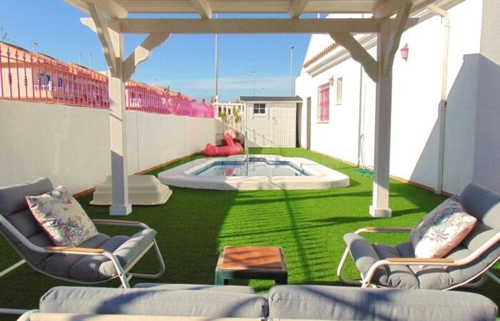 SE VENDE CHALET EN ESQUINA EN TORRE DE LA HORADADA - foto 2