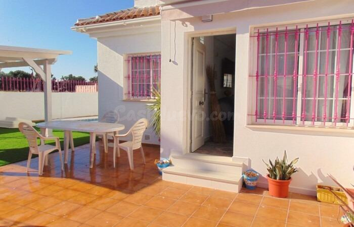 SE VENDE CHALET EN ESQUINA EN TORRE DE LA HORADADA - foto 3