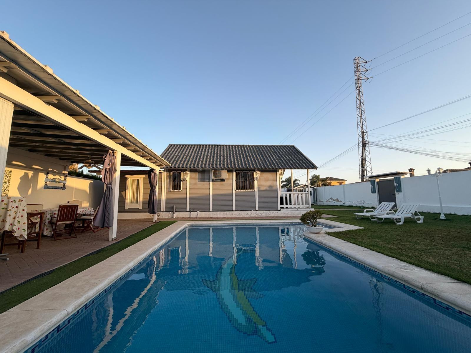 VENTA DE PARCELA RÚSTICA CON PISCINA Y BONITA CASA DE CAMPO! - foto 3