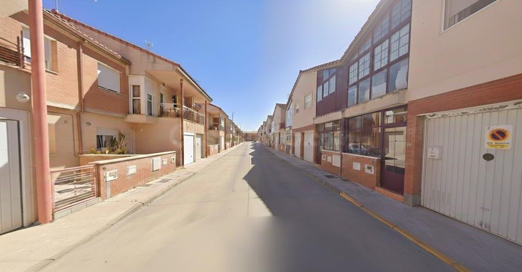 Adosado en Cesión de Remate en Santovenia de Pisuerga - foto 4