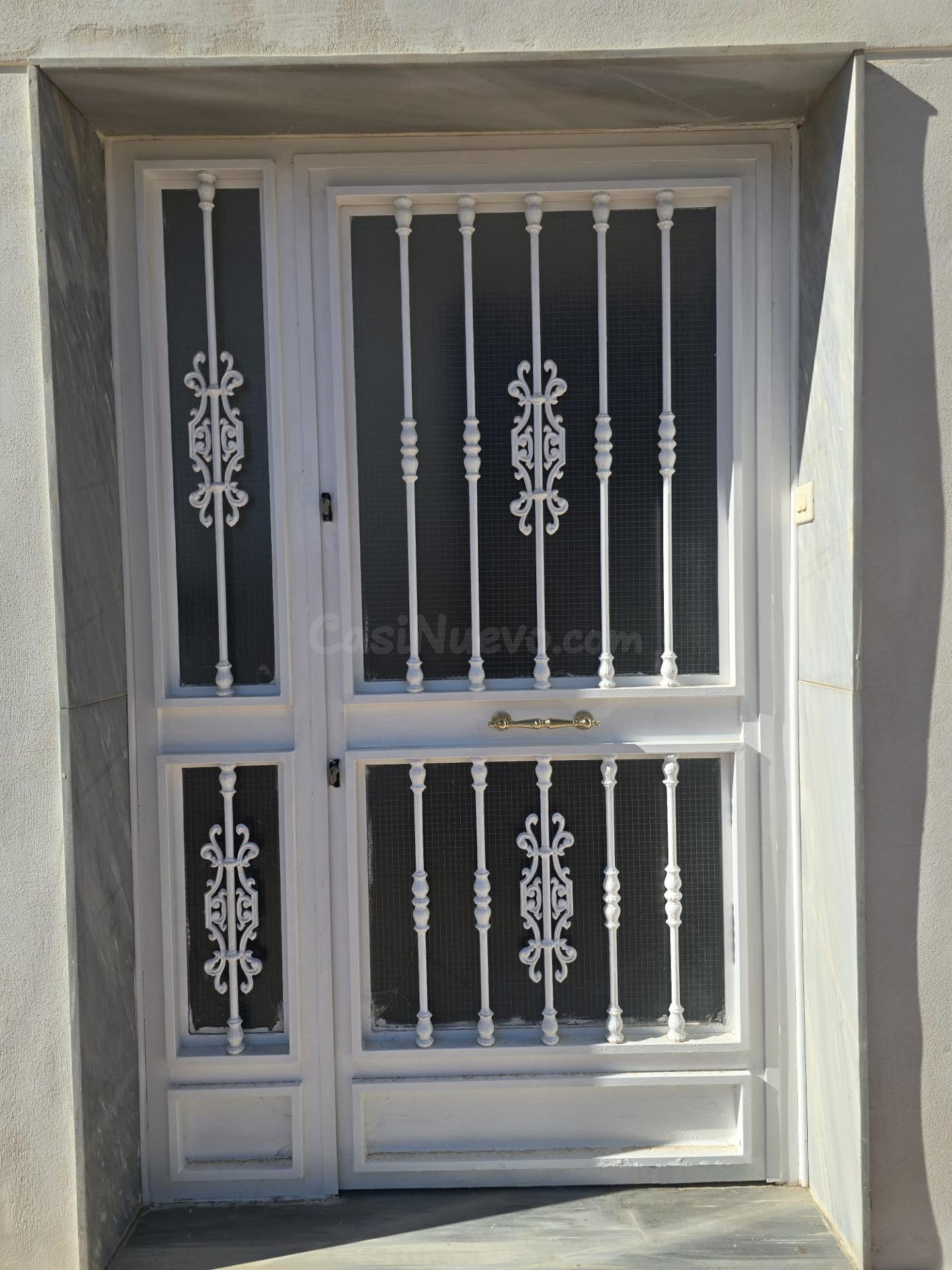 A escasos metros de la playa, amplia y luminosa vivienda con - foto 3
