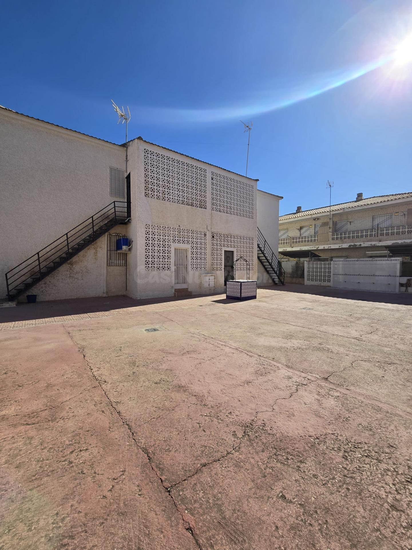 A escasos metros de la playa, amplia y luminosa vivienda con - foto 4