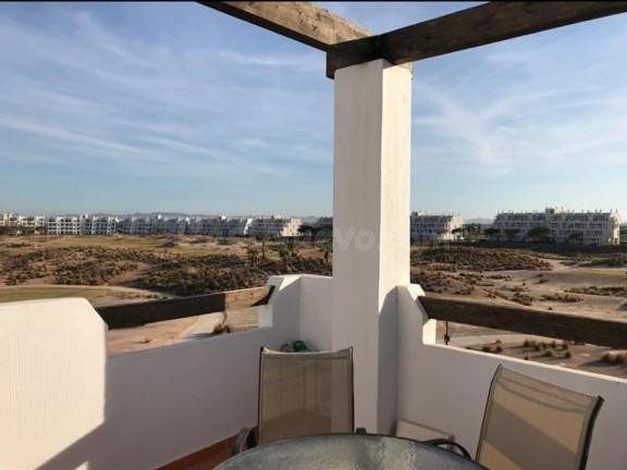 ÁTICO CON VISTAS AL CAMPO DE GOLF, TERRAZA Y PISCINAS EN LAS