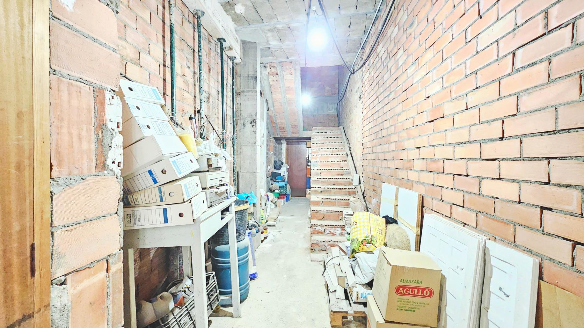 Edificio a la venta con gran potencial en zona Pérez Crespí  - foto 4