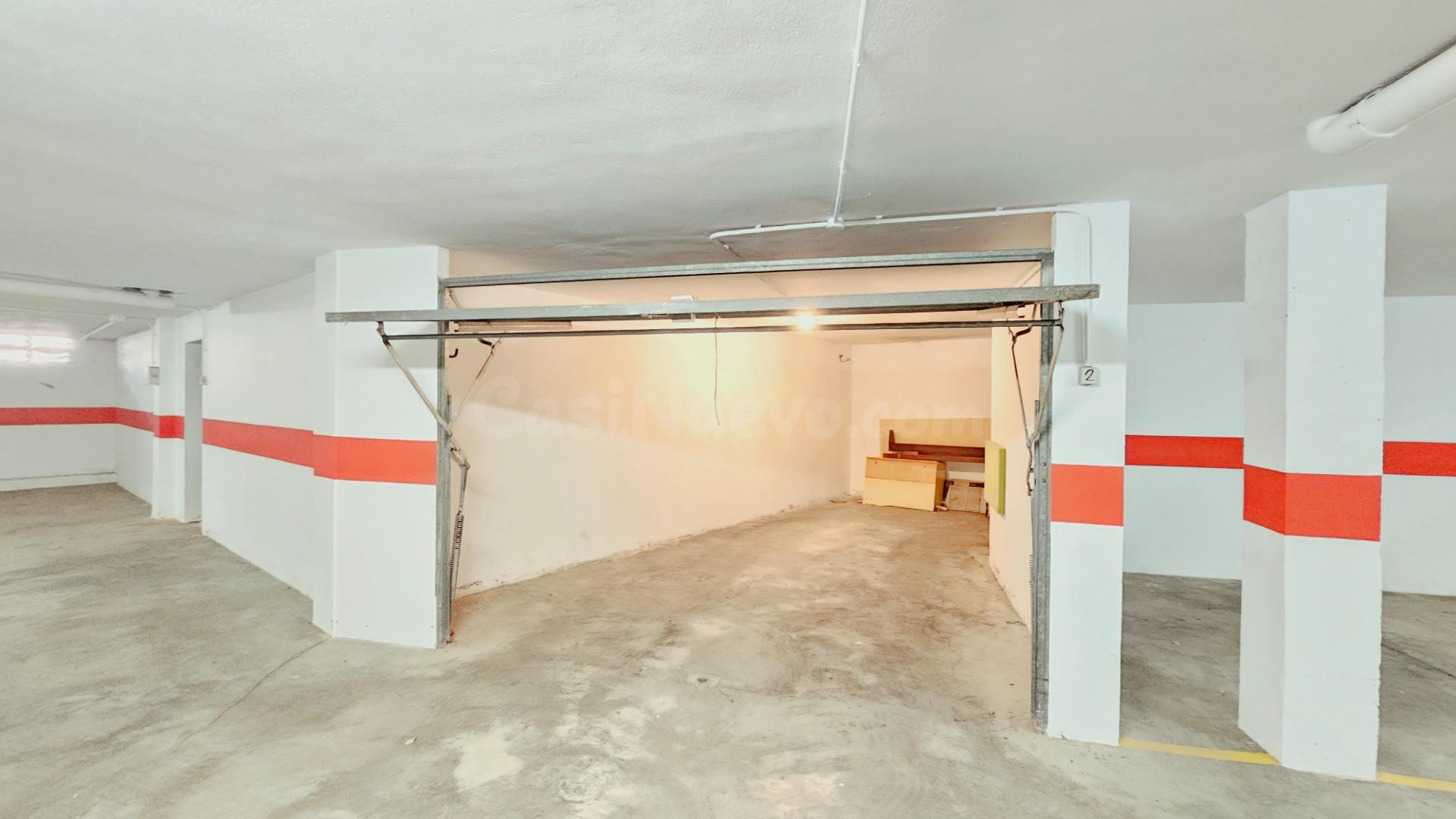 Cabina de garaje cerrada con trastero a 200 m de la playa en