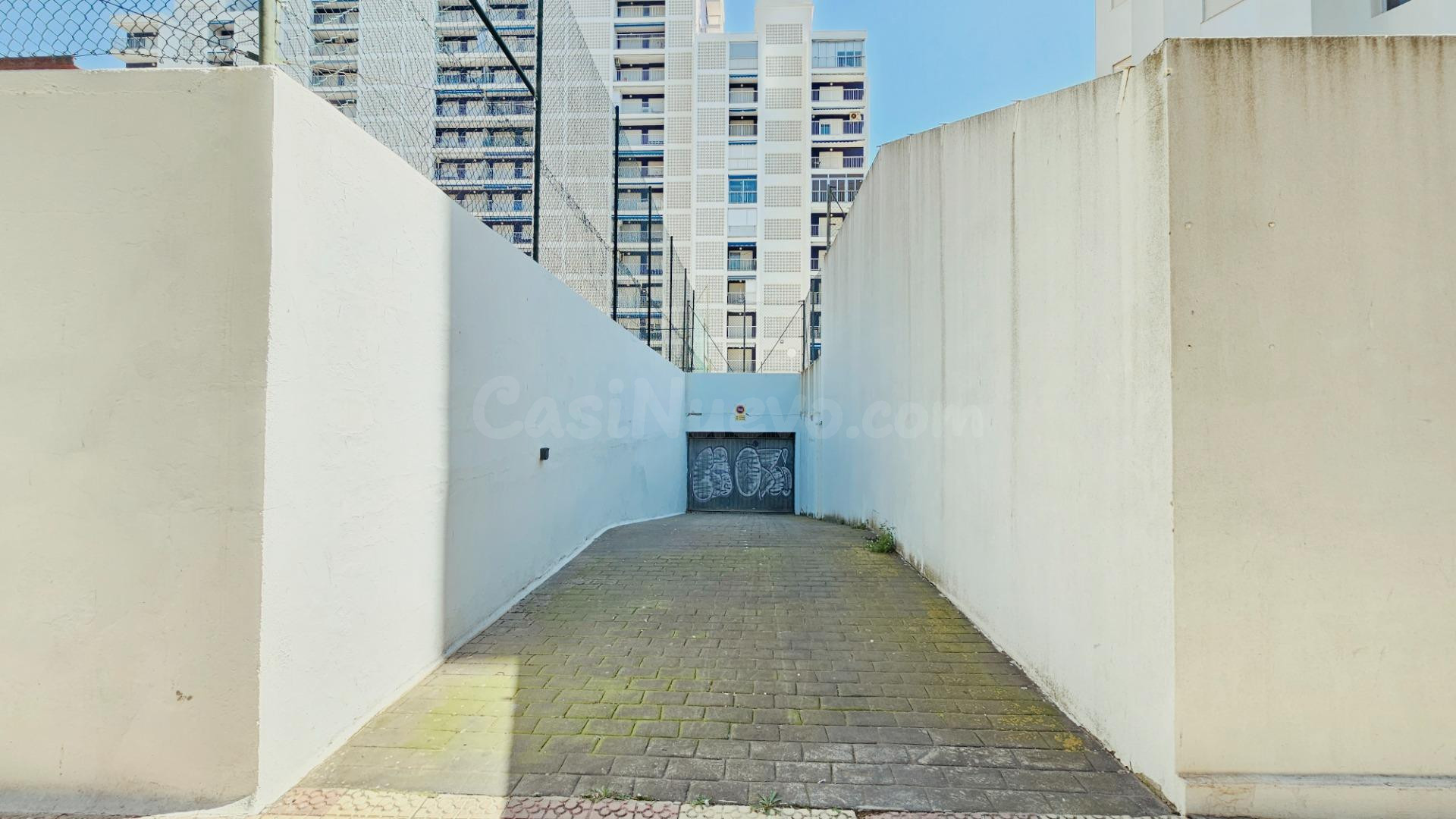 Cabina de garaje cerrada con trastero a 200 m de la playa en - foto 3
