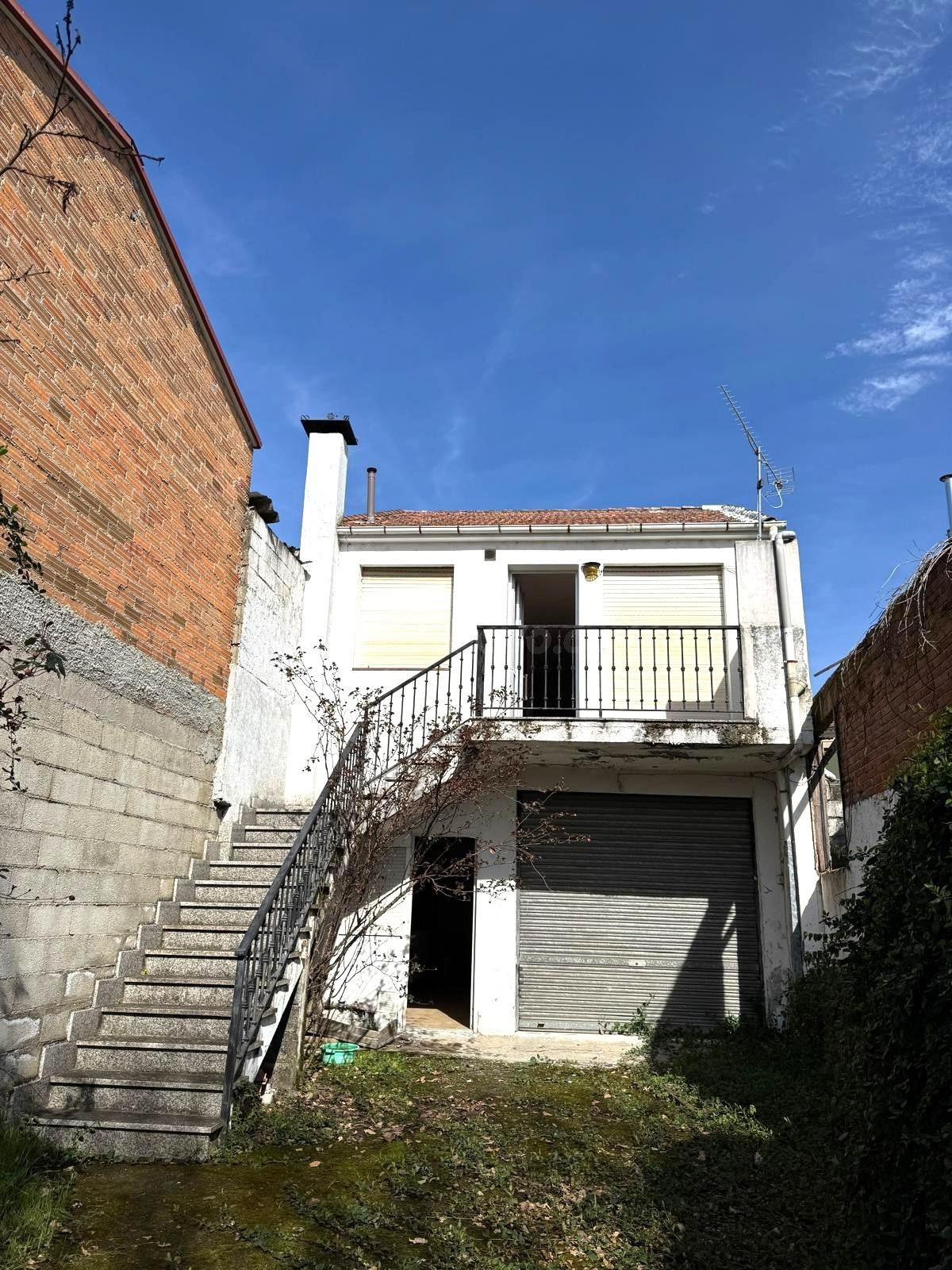 Oportunidad en Verín: casa de dos plantas independientes