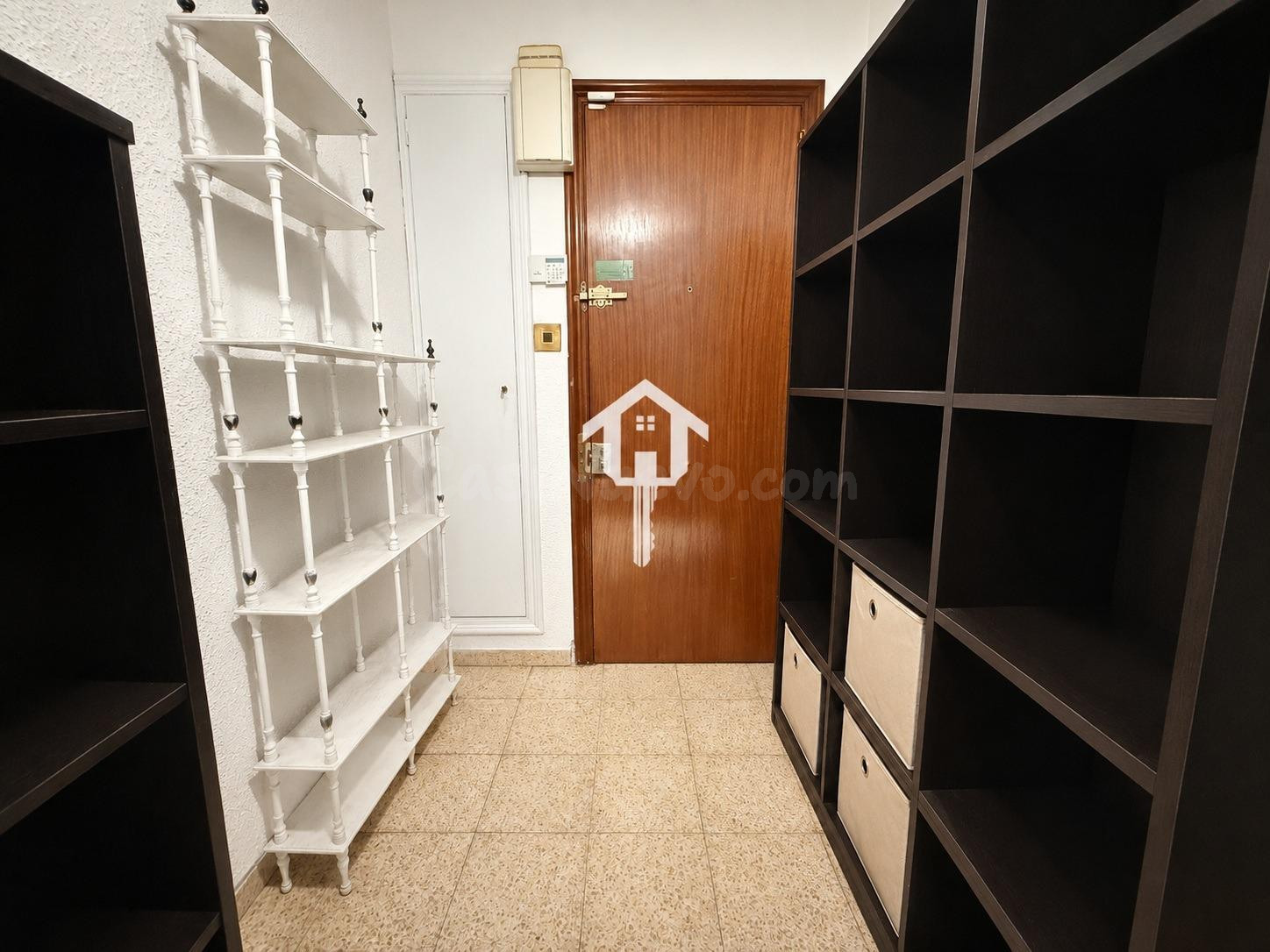 PISO EN VENTA ZONA VIRGEN DEL REMEDIO!!! PLAZA DE GARAJE INC - foto 2