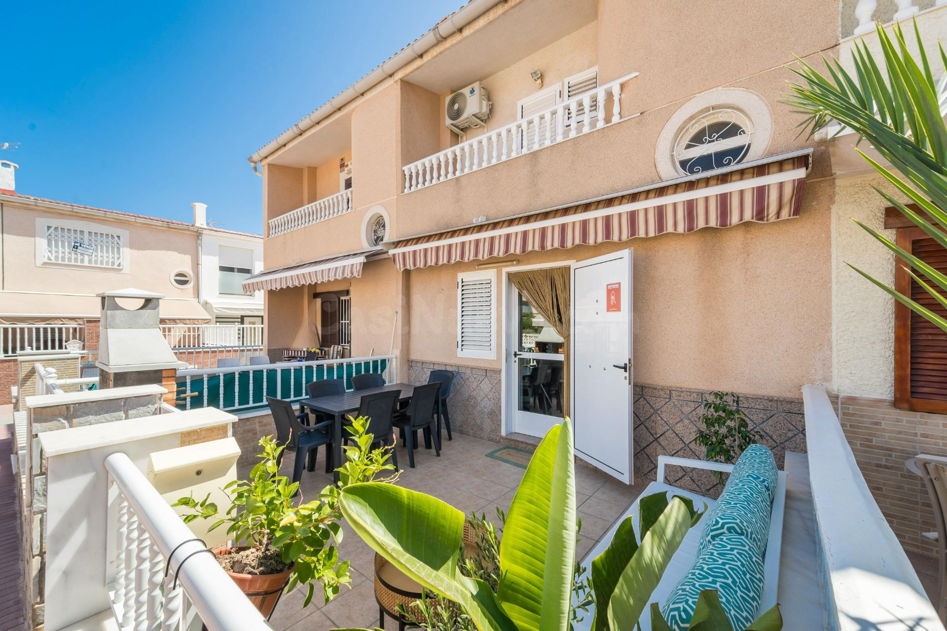 Casa adosada reformada (80 m2) con 4 dormitorios, 2 baños, y - foto 2