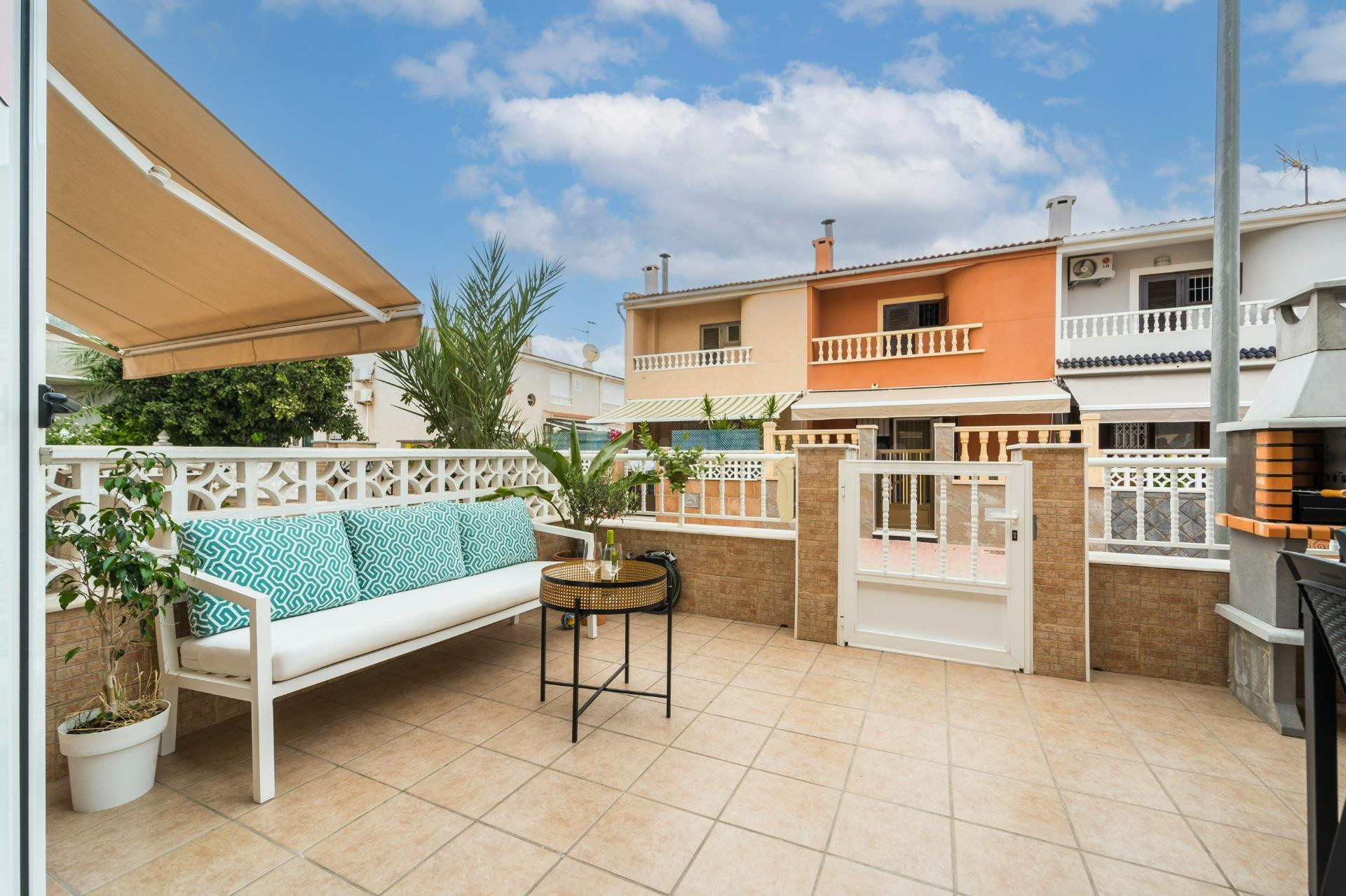 Casa adosada reformada (80 m2) con 4 dormitorios, 2 baños, y - foto 3
