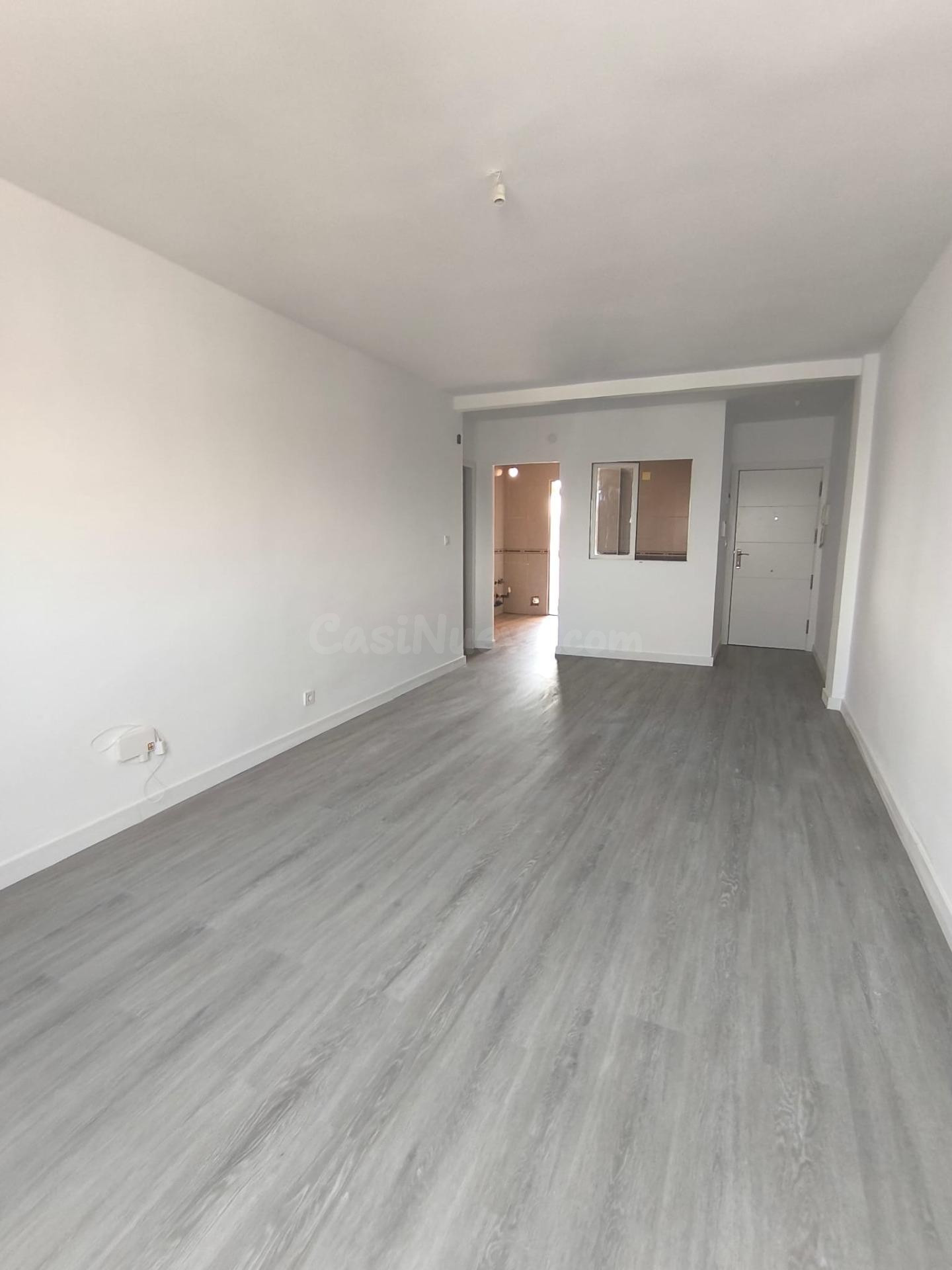 INMOBILIARIA CARVALLO VENDE EN EXCLUSIVA PISO SEMIREFORMADO 