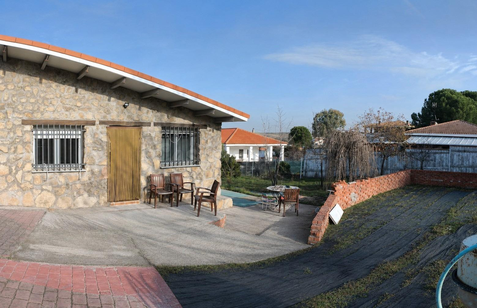 INMOBILIARIA CARVALLO vende EN EXCLUSIVA CHALET INDEPENDIENT